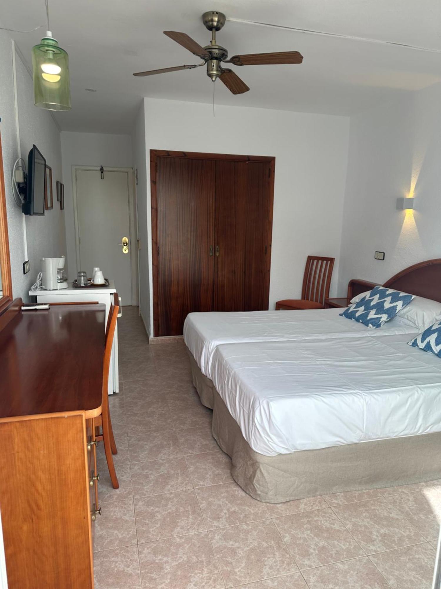 Hostal De La Caravel-La Кала де Ор Экстерьер фото