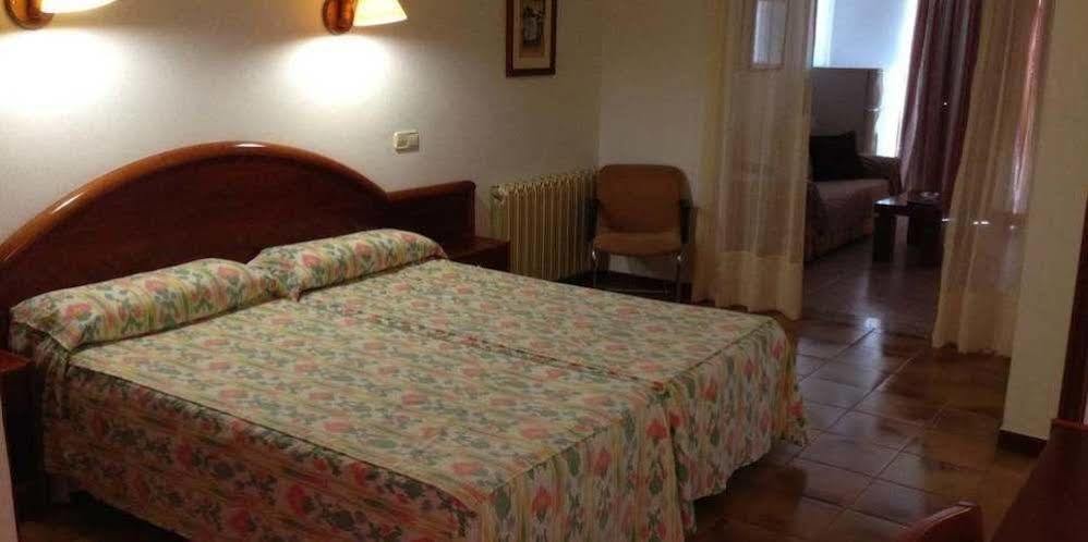 Hostal De La Caravel-La Кала де Ор Экстерьер фото